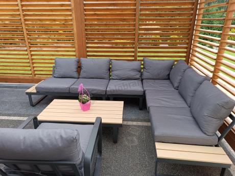 Duży narożnik tarasowy z dodatkowymi blatami i fotelem Panaon GW