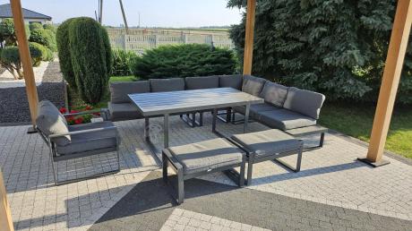 Duży nowoczesny narożnik na taras z fotelem i wysokim stołem Panaon DG