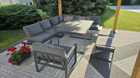 Duży nowoczesny narożnik na taras z fotelem i wysokim stołem Panaon DG