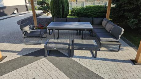 Duży nowoczesny narożnik na taras z fotelem i wysokim stołem Panaon DG