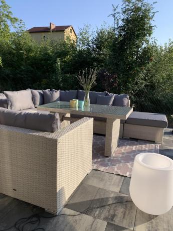 Duży szary narożnik z technorattanu na taras Nilamito VIII Light Grey