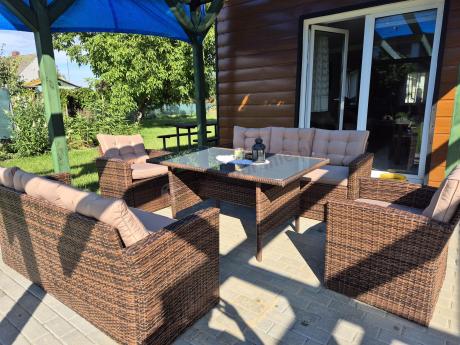 Duży zestaw mebli ogrodowych w kolorze brązowym