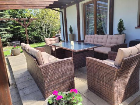 Duży zestaw mebli ogrodowych w kolorze brązowym