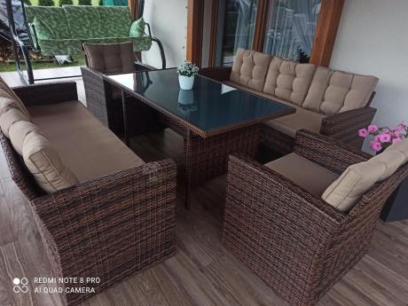 Duży zestaw mebli ogrodowych w kolorze brązowym