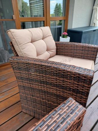 Duży zestaw mebli ogrodowych w kolorze brązowym