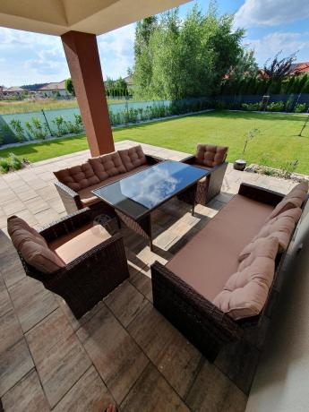 Duży zestaw mebli ogrodowych w kolorze brązowym