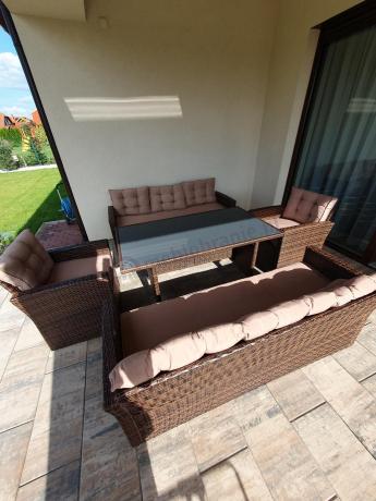 Duży zestaw mebli ogrodowych w kolorze brązowym