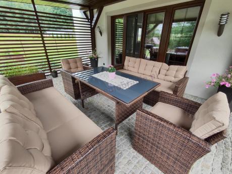 Duży zestaw mebli ogrodowych w kolorze brązowym