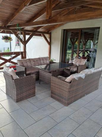 Duży zestaw mebli ogrodowych w kolorze brązowym