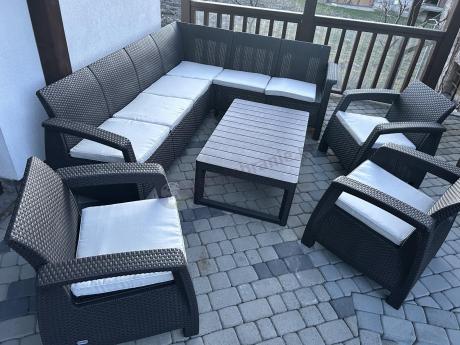 Duży zestaw na taras dla 9 osób z narożnikiem, stołem podnoszonym i trzema fotelami Relly VI brązowy