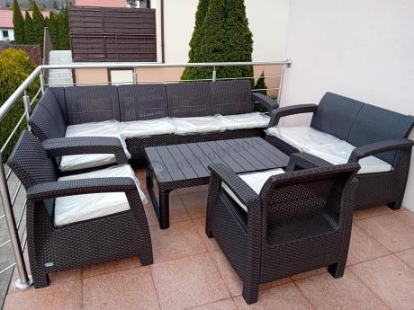 Duży zestaw na taras dla 9 osób z narożnikiem, stołem podnoszonym i trzema fotelami Relly VI brązowy