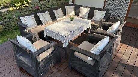 Duży zestaw na taras dla 9 osób z narożnikiem, stołem podnoszonym i trzema fotelami Relly VI brązowy