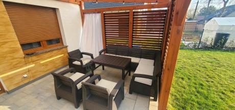 Duży zestaw na taras dla 9 osób z narożnikiem, stołem podnoszonym i trzema fotelami Relly VI brązowy