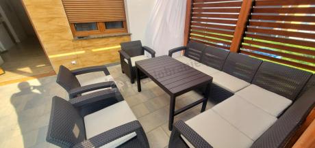 Duży zestaw na taras dla 9 osób z narożnikiem, stołem podnoszonym i trzema fotelami Relly VI brązowy