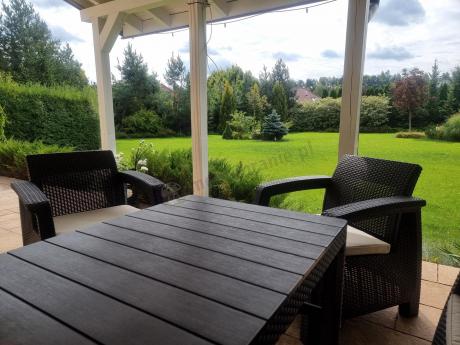 Duży zestaw na taras dla 9 osób z narożnikiem, stołem podnoszonym i trzema fotelami Relly VI brązowy