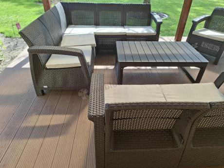 Duży zestaw na taras dla 9 osób z narożnikiem, stołem podnoszonym i trzema fotelami Relly VI brązowy