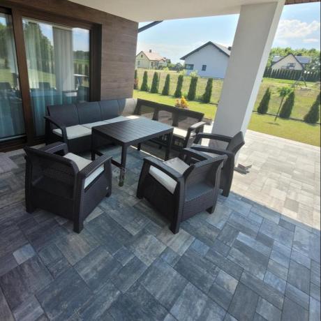 Duży zestaw na taras dla 9 osób z narożnikiem, stołem podnoszonym i trzema fotelami Relly VI brązowy