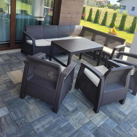 Duży zestaw na taras dla 9 osób z narożnikiem, stołem podnoszonym i trzema fotelami Relly VI brązowy