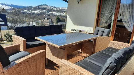 Duży zestaw ogrodowy z czarnymi poduszkami