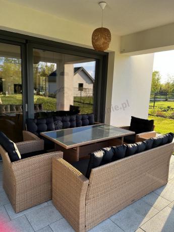 Duży zestaw ogrodowy z czarnymi poduszkami