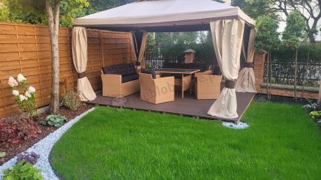 Duży zestaw ogrodowy z czarnymi poduszkami