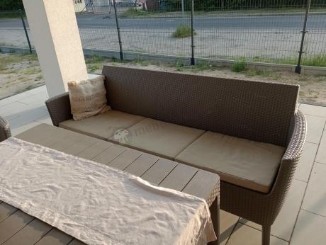 Duży zestaw ogrodowy z podnoszonym stołem Meblobranie SFLM cappuccino