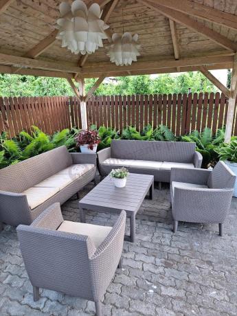 Duży zestaw ogrodowy z podnoszonym stołem Meblobranie SFLM cappuccino