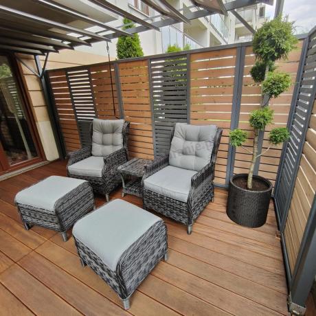 Dwa regulowane fotele z podnóżkami i stolikiem technorattan Laritto Duo - Antracite