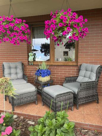 Dwa regulowane fotele z podnóżkami i stolikiem technorattan Laritto Duo - Antracite