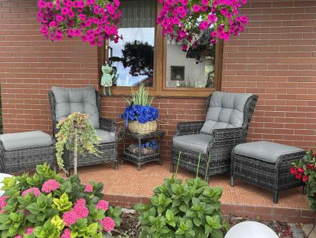 Dwa regulowane fotele z podnóżkami i stolikiem technorattan Laritto Duo - Antracite