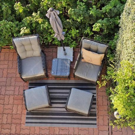 Dwa regulowane fotele z podnóżkami i stolikiem technorattan Laritto Duo - Antracite