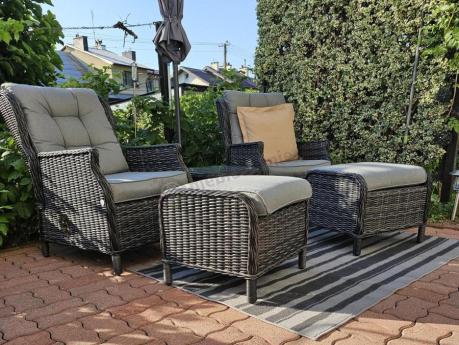 Dwa regulowane fotele z podnóżkami i stolikiem technorattan Laritto Duo - Antracite