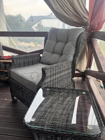 Dwa regulowane fotele z podnóżkami i stolikiem technorattan Laritto Duo - Antracite