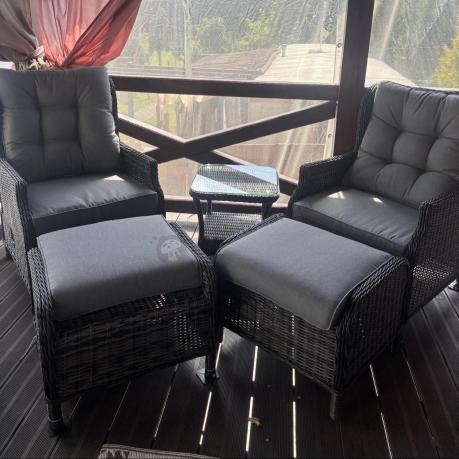 Dwa regulowane fotele z podnóżkami i stolikiem technorattan Laritto Duo - Antracite