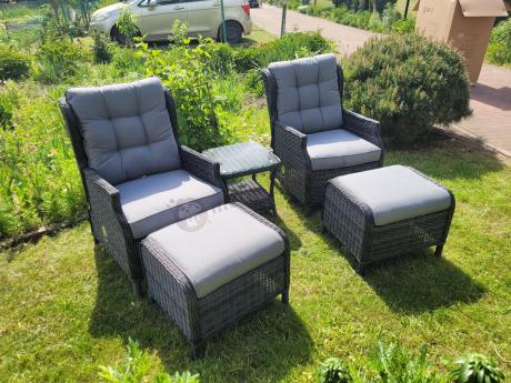 Dwa regulowane fotele z podnóżkami i stolikiem technorattan Laritto Duo - Antracite