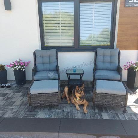 Dwa regulowane fotele z podnóżkami i stolikiem technorattan Laritto Duo - Antracite