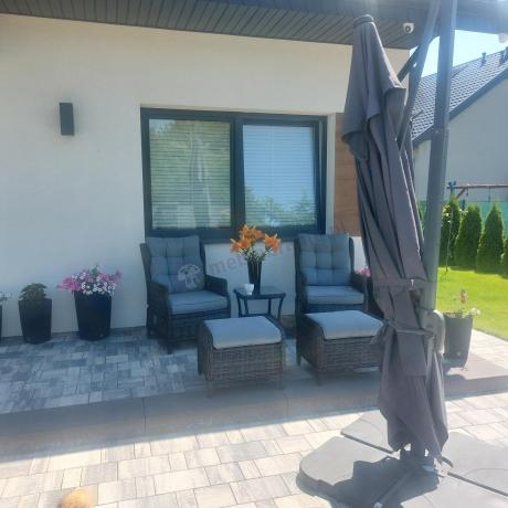 Dwa regulowane fotele z podnóżkami i stolikiem technorattan Laritto Duo - Antracite