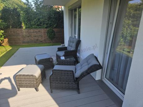 Dwa regulowane fotele z podnóżkami i stolikiem technorattan Laritto Duo - Antracite