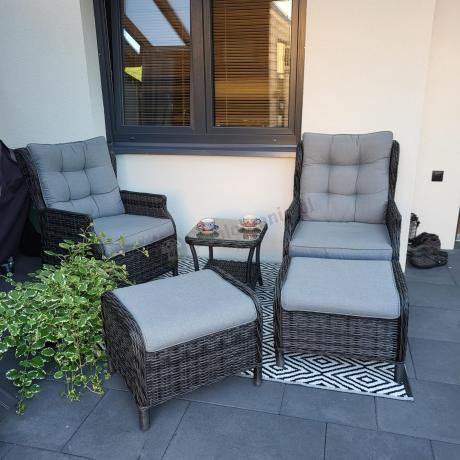 Dwa regulowane fotele z podnóżkami i stolikiem technorattan Laritto Duo - Antracite