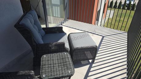 Dwa regulowane fotele z podnóżkami i stolikiem technorattan Laritto Duo - Antracite