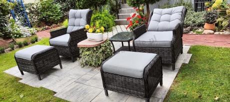 Dwa regulowane fotele z podnóżkami i stolikiem technorattan Laritto Duo - Antracite