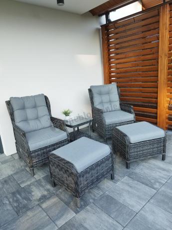 Dwa regulowane fotele z podnóżkami i stolikiem technorattan Laritto Duo - Antracite