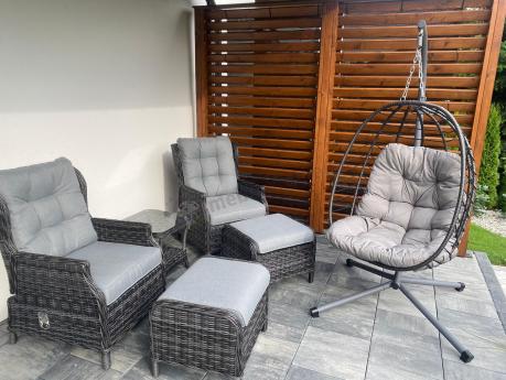 Dwa regulowane fotele z podnóżkami i stolikiem technorattan Laritto Duo - Antracite