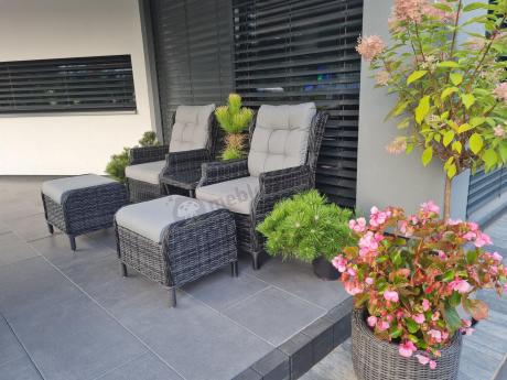 Dwa regulowane fotele z podnóżkami i stolikiem technorattan Laritto Duo - Antracite