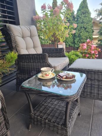 Dwa regulowane fotele z podnóżkami i stolikiem technorattan Laritto Duo - Antracite