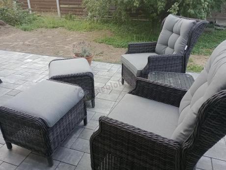 Dwa regulowane fotele z podnóżkami i stolikiem technorattan Laritto Duo - Antracite