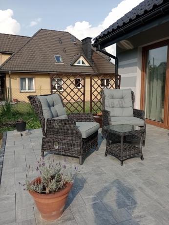 Dwa regulowane fotele z podnóżkami i stolikiem technorattan Laritto Duo - Antracite