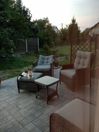 Dwa regulowane fotele z podnóżkami i stolikiem technorattan Laritto Duo - Antracite