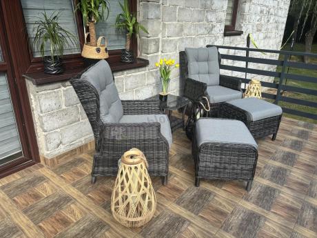 Dwa regulowane fotele z podnóżkami i stolikiem technorattan Laritto Duo - Antracite