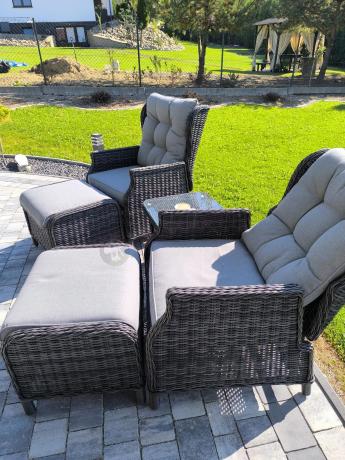 Dwa regulowane fotele z podnóżkami i stolikiem technorattan Laritto Duo - Antracite